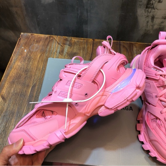 Balenciaga Pink Chunky Sneakers with Layered Design - Picture 5 of 9
